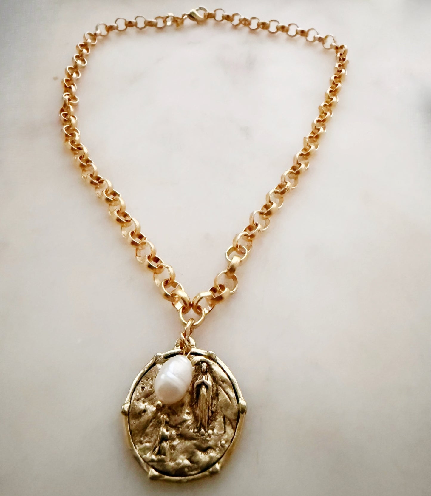 Lourdes Mary - Unique one (gold)