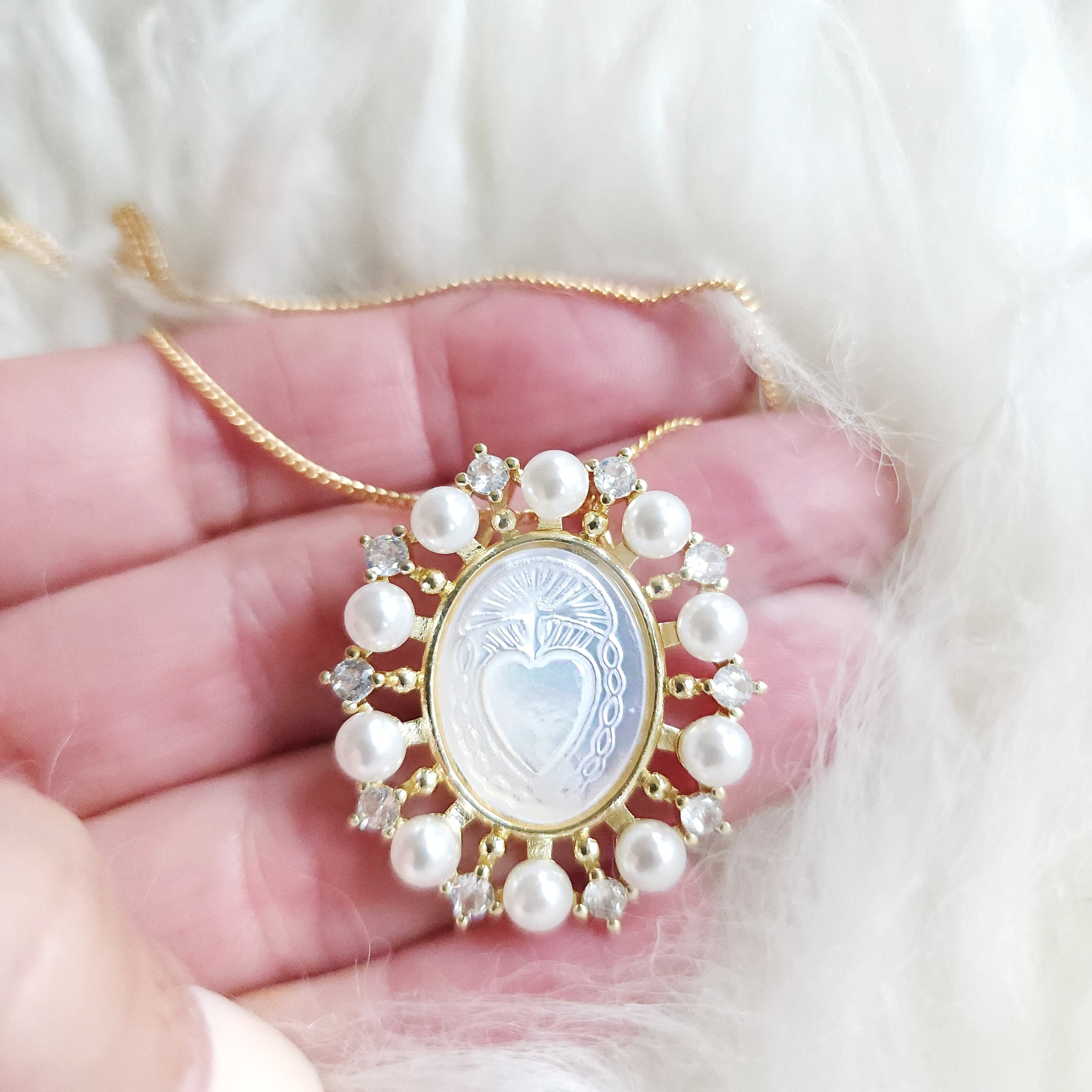 Sacred Heart Necklace (round)