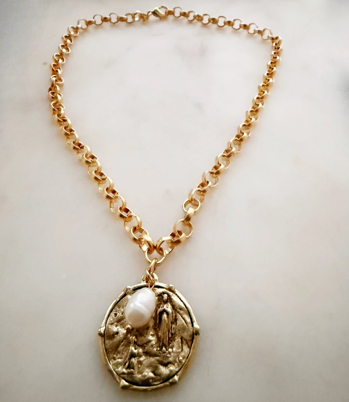 Lourdes Mary - Unique one (gold)